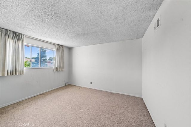 8111 Dartmoor Dr, Huntington Beach, CA 92646