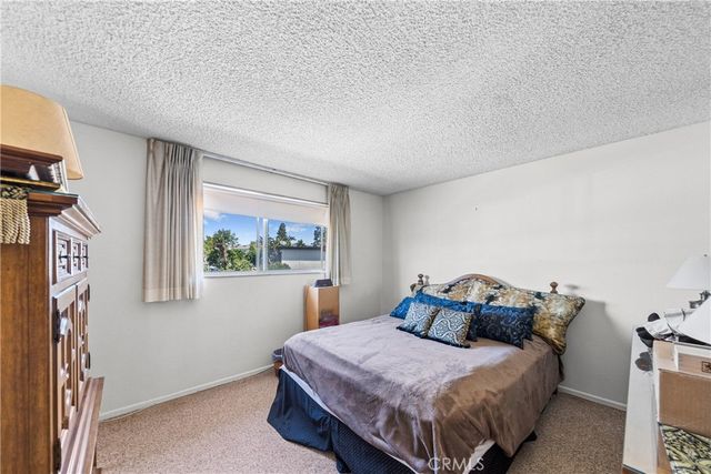 8111 Dartmoor Dr, Huntington Beach, CA 92646