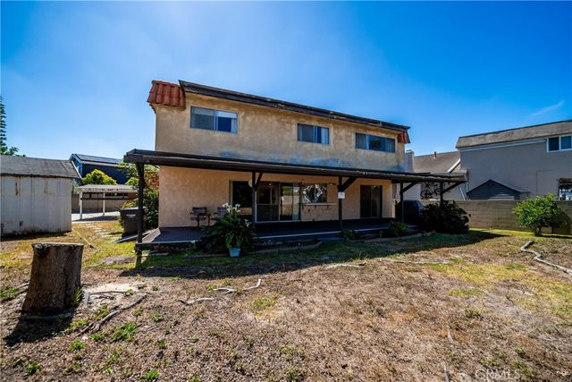 8111 Dartmoor Dr, Huntington Beach, CA 92646