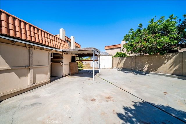 8111 Dartmoor Dr, Huntington Beach, CA 92646