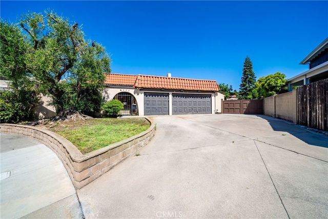 8111 Dartmoor Dr, Huntington Beach, CA 92646