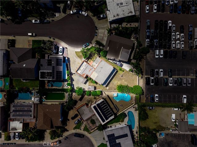 8111 Dartmoor Dr, Huntington Beach, CA 92646