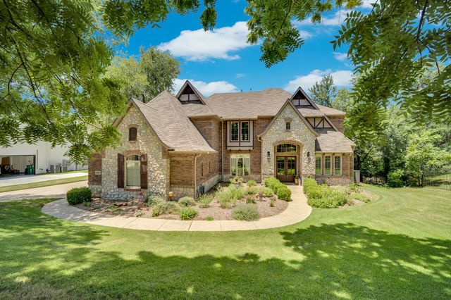 1811 Magic Valley Lane, Cedar Hill, TX 75104