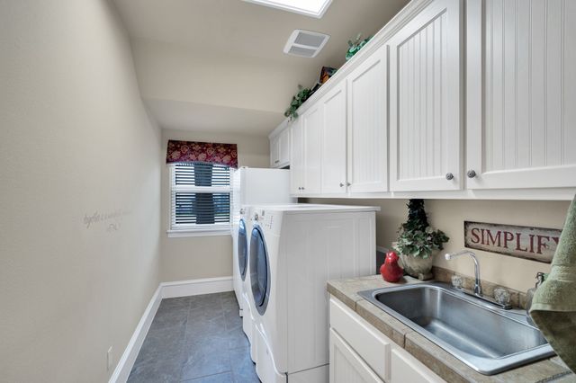 1811 Magic Valley Lane, Cedar Hill, TX 75104