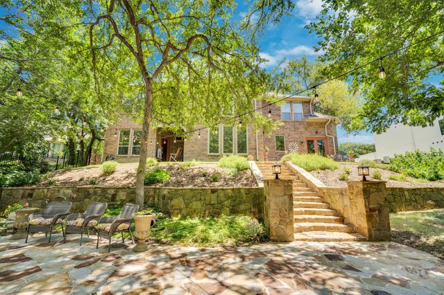 1811 Magic Valley Lane, Cedar Hill, TX 75104