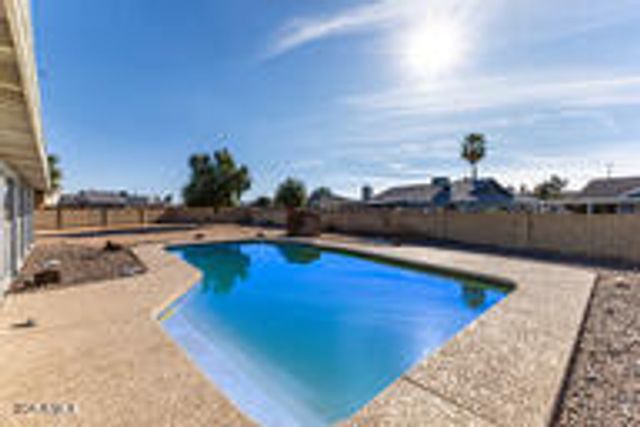 4415 W CALAVAR Road, Glendale, AZ 85306