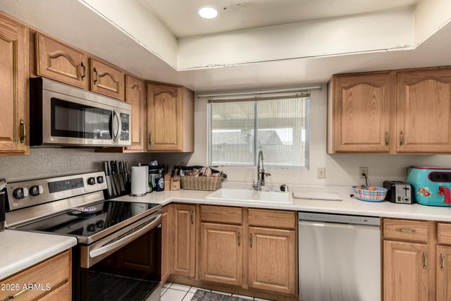 4415 W CALAVAR Road, Glendale, AZ 85306