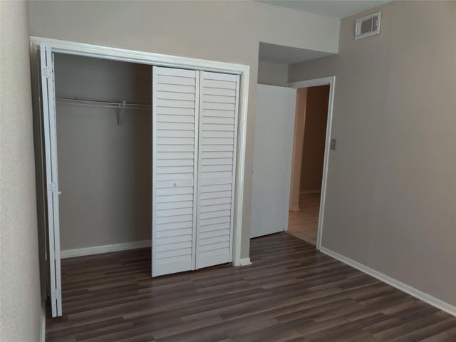 3100 Walnut Bend Lane 209, Houston, TX 77042