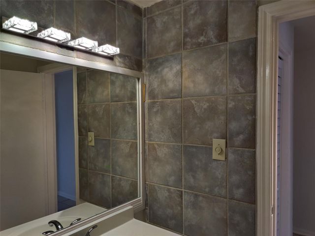 3100 Walnut Bend Lane 209, Houston, TX 77042