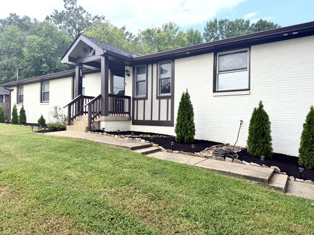 233 Riverwood Dr, Hendersonville, TN 37075