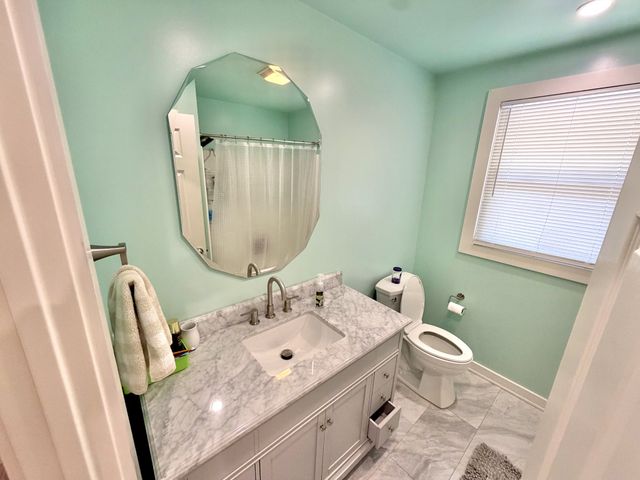 233 Riverwood Dr, Hendersonville, TN 37075