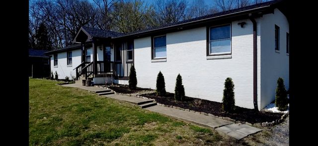 233 Riverwood Dr, Hendersonville, TN 37075