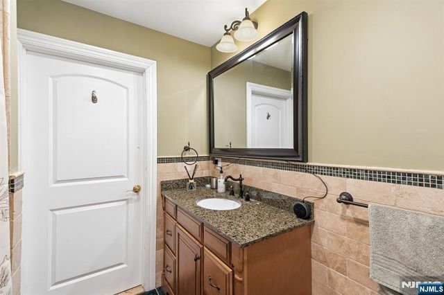 118 Howard Avenue, Rochelle Park, NJ 07662