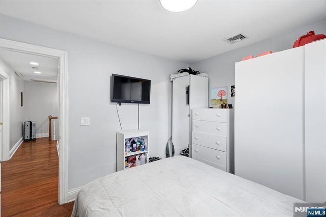 118 Howard Avenue, Rochelle Park, NJ 07662