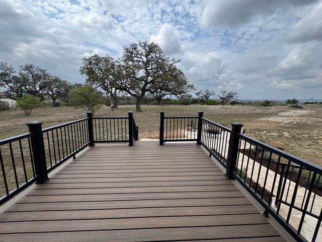 443 Bridlegate Blvd, Bandera, TX 78003