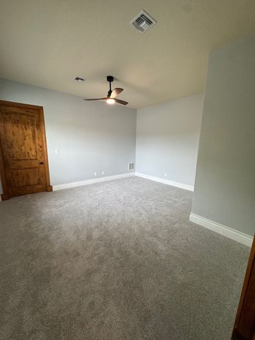 443 Bridlegate Blvd, Bandera, TX 78003