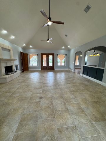 443 Bridlegate Blvd, Bandera, TX 78003