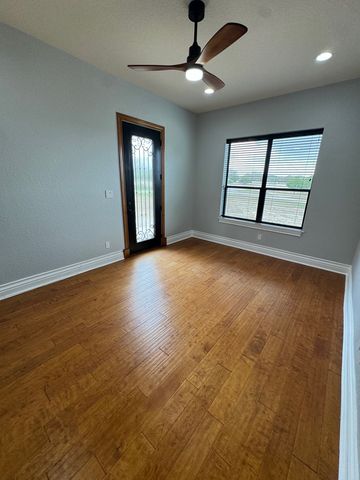 443 Bridlegate Blvd, Bandera, TX 78003