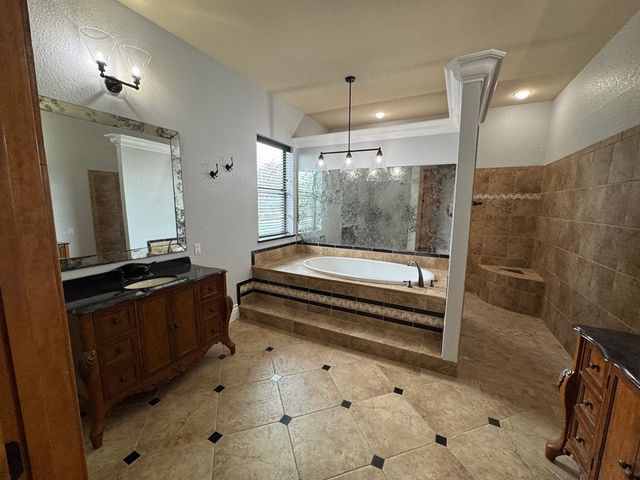 443 Bridlegate Blvd, Bandera, TX 78003