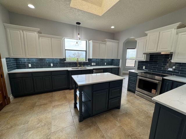 443 Bridlegate Blvd, Bandera, TX 78003