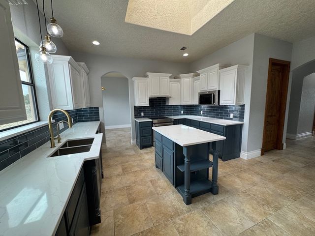443 Bridlegate Blvd, Bandera, TX 78003
