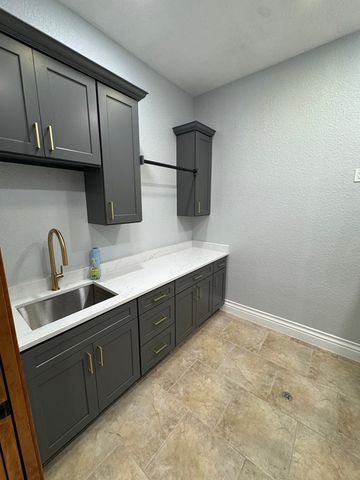 443 Bridlegate Blvd, Bandera, TX 78003