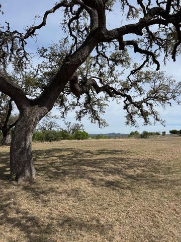 443 Bridlegate Blvd, Bandera, TX 78003