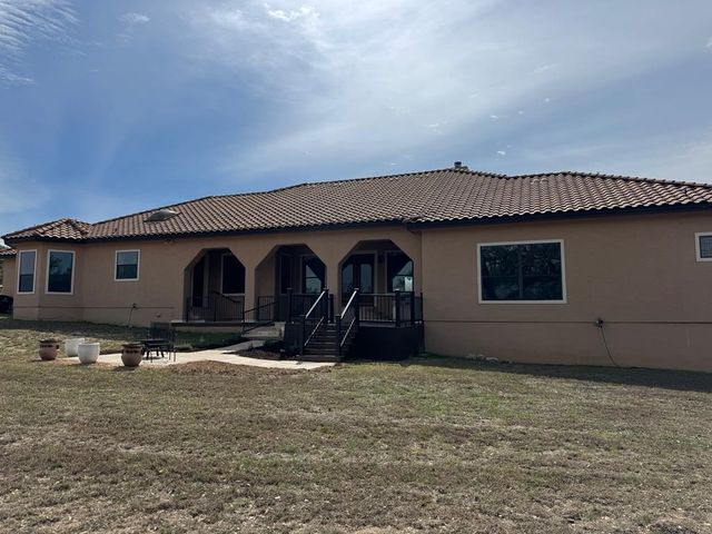 443 Bridlegate Blvd, Bandera, TX 78003