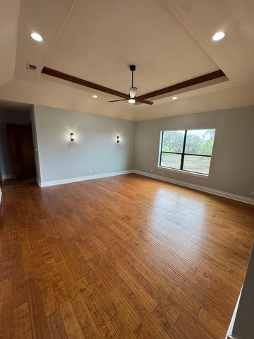 443 Bridlegate Blvd, Bandera, TX 78003