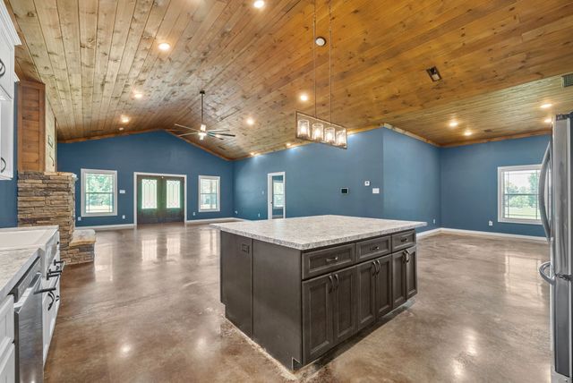 890 Iron Workers Rd, Clarksville, TN 37043