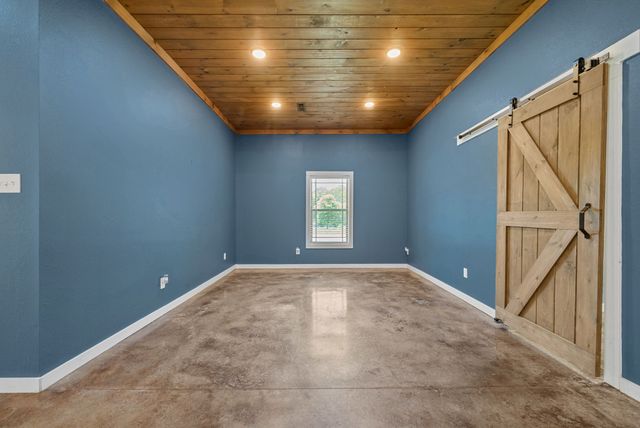 890 Iron Workers Rd, Clarksville, TN 37043