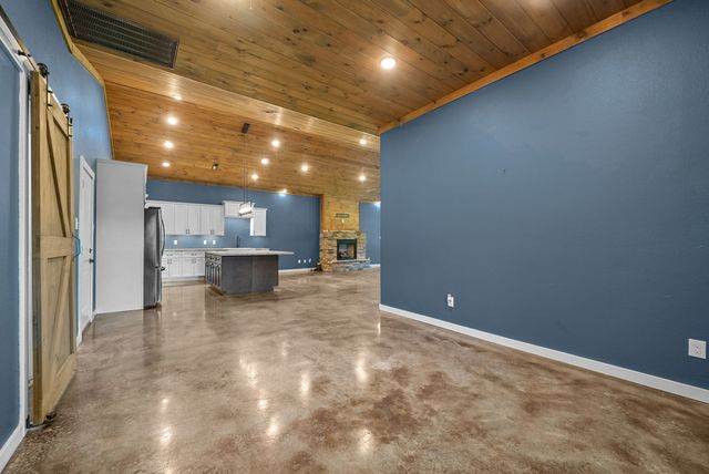 890 Iron Workers Rd, Clarksville, TN 37043