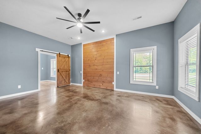 890 Iron Workers Rd, Clarksville, TN 37043