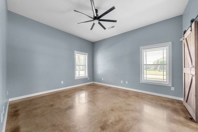 890 Iron Workers Rd, Clarksville, TN 37043