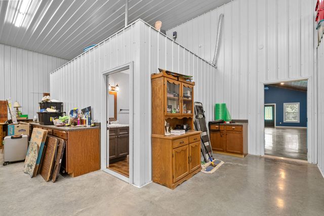 890 Iron Workers Rd, Clarksville, TN 37043