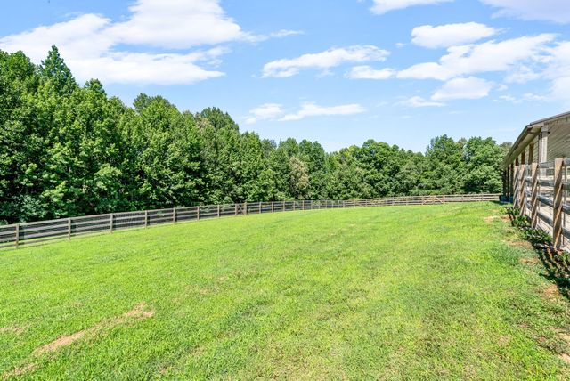 890 Iron Workers Rd, Clarksville, TN 37043