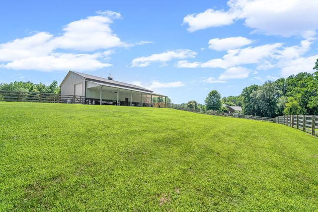 890 Iron Workers Rd, Clarksville, TN 37043