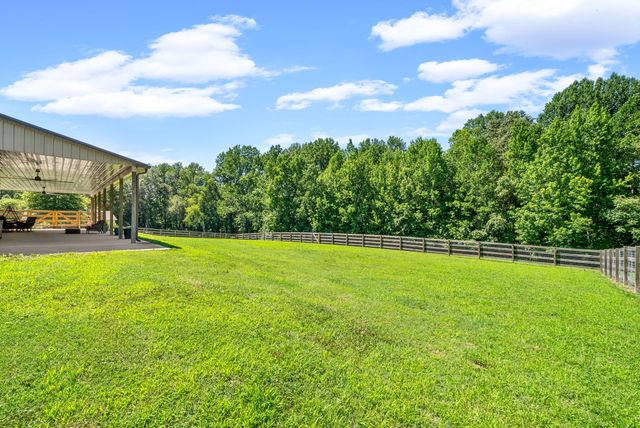 890 Iron Workers Rd, Clarksville, TN 37043
