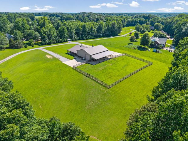 890 Iron Workers Rd, Clarksville, TN 37043