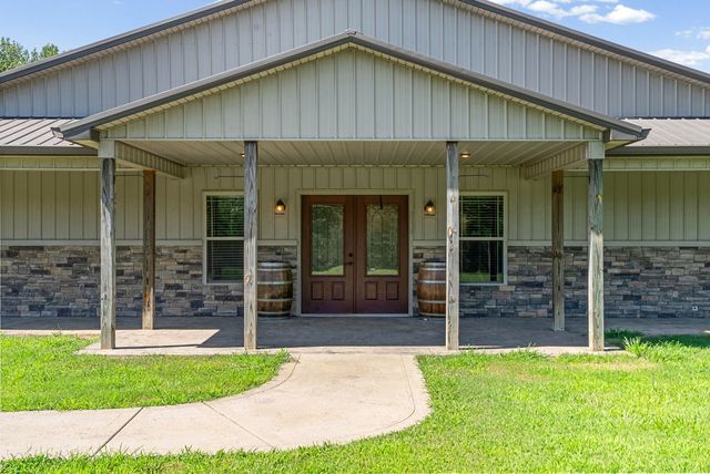 890 Iron Workers Rd, Clarksville, TN 37043