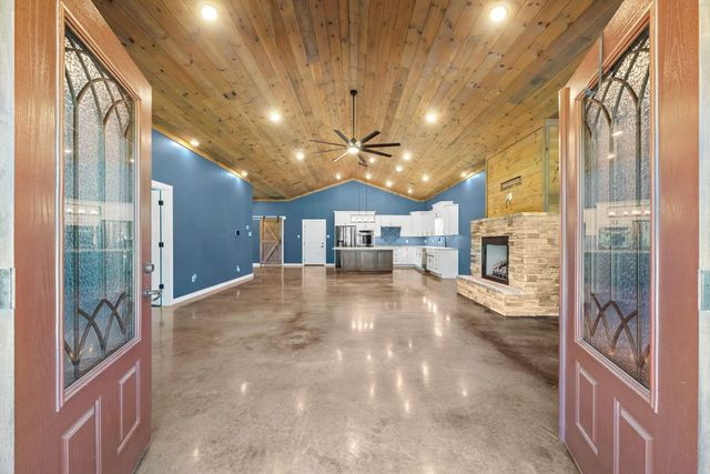 890 Iron Workers Rd, Clarksville, TN 37043