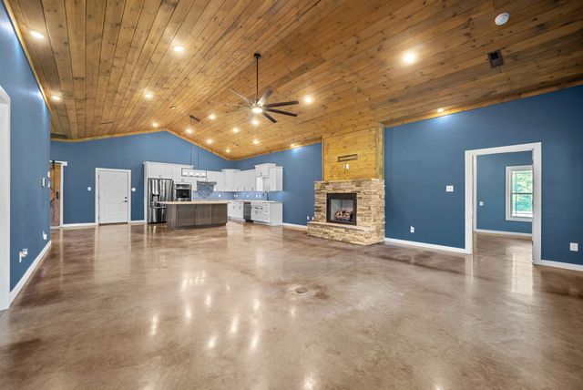 890 Iron Workers Rd, Clarksville, TN 37043