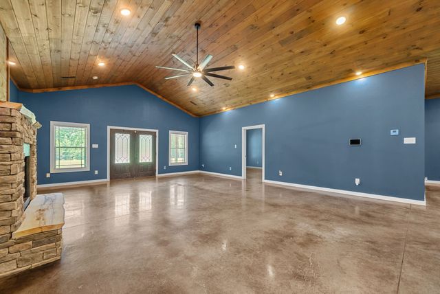 890 Iron Workers Rd, Clarksville, TN 37043