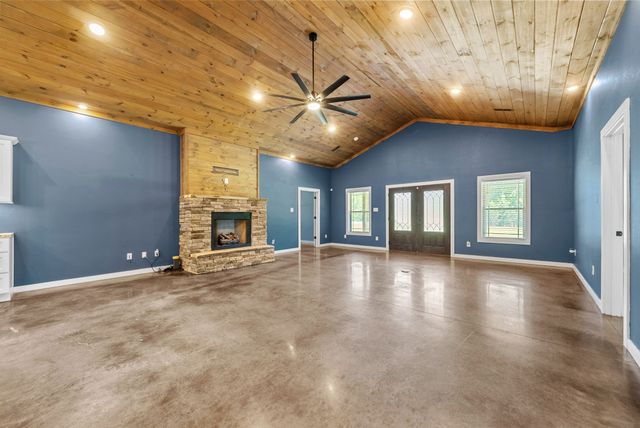 890 Iron Workers Rd, Clarksville, TN 37043
