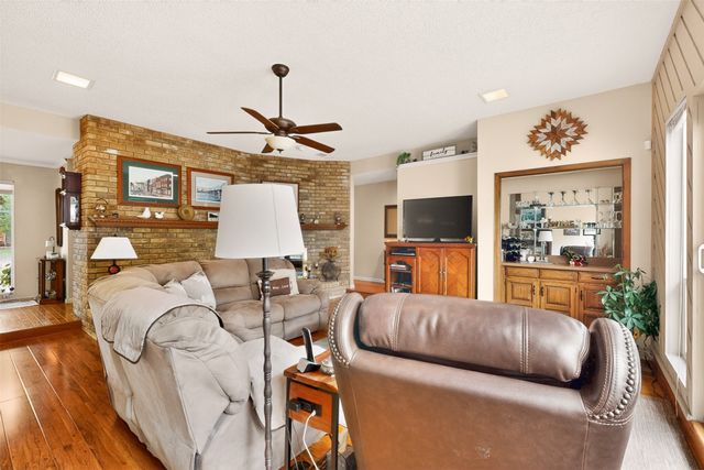 1808 Cherbourg Drive, Plano, TX 75075