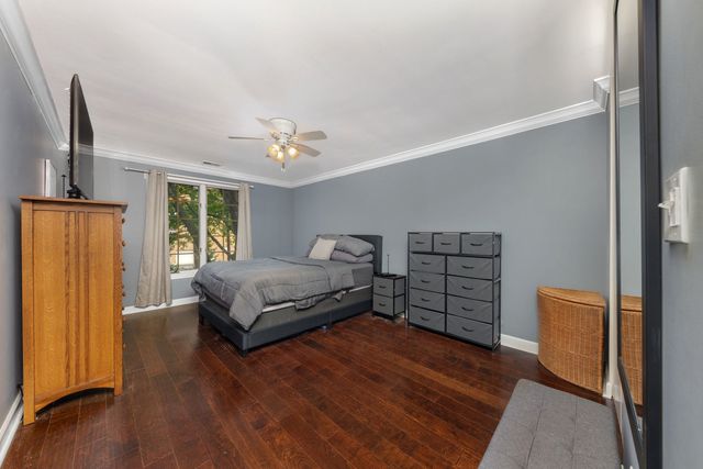 445 N Park Boulevard 2C, Glen Ellyn, IL 60137