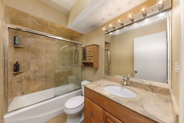445 N Park Boulevard 2C, Glen Ellyn, IL 60137