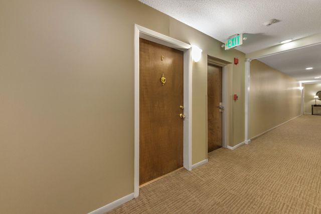 445 N Park Boulevard 2C, Glen Ellyn, IL 60137