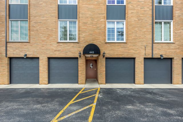 445 N Park Boulevard 2C, Glen Ellyn, IL 60137