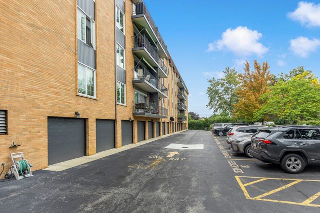 445 N Park Boulevard 2C, Glen Ellyn, IL 60137